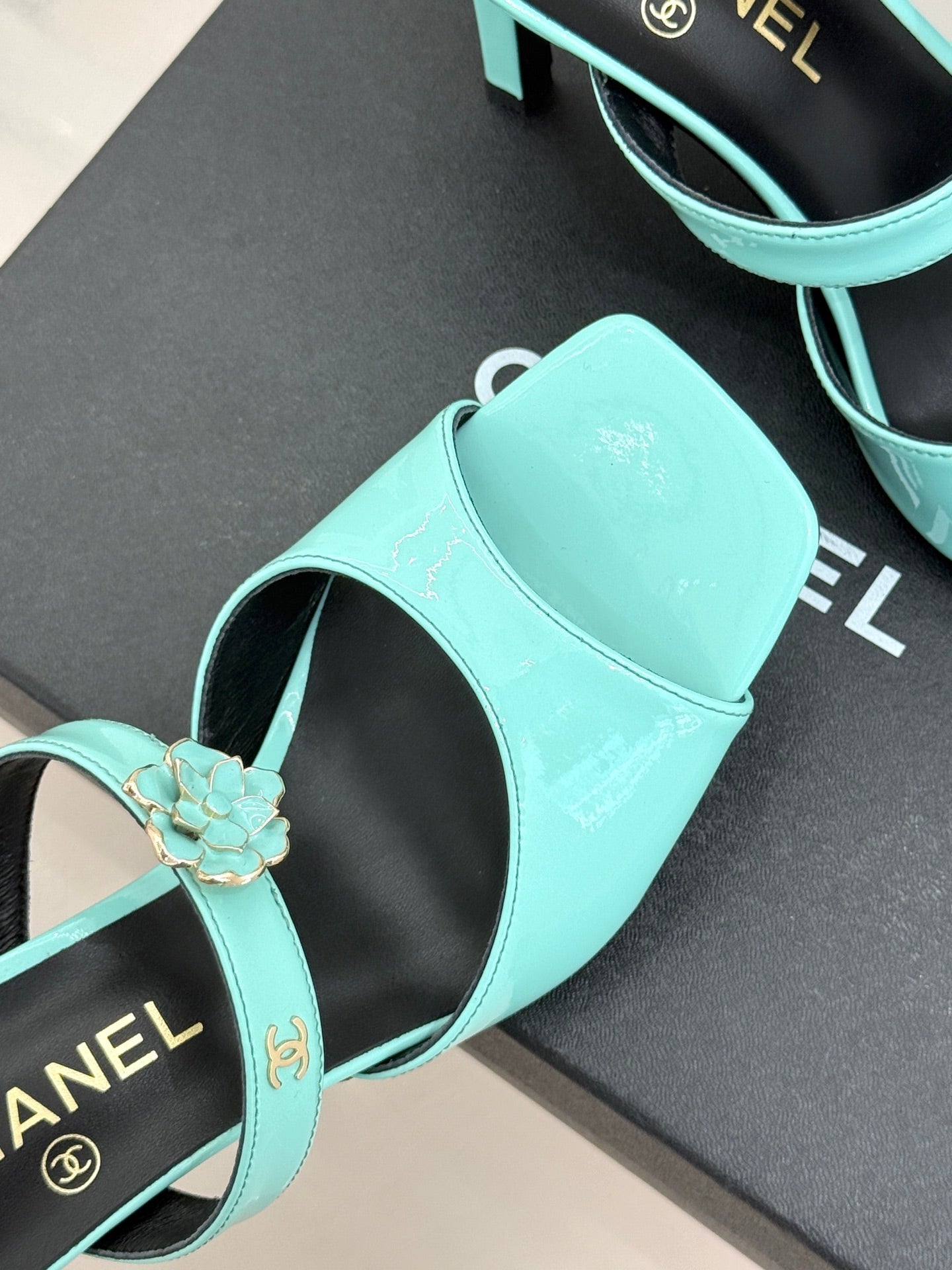 CC 26s High Heeled Sandals Turquoise Patent Leather 643033