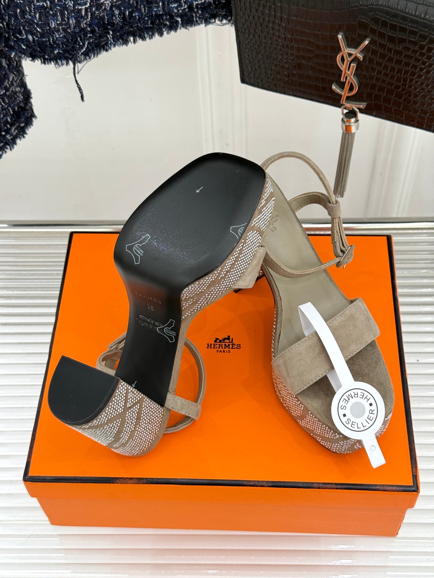HM 26s Lightning Sandal 7cm Khahi Suede Sheepskin 675697