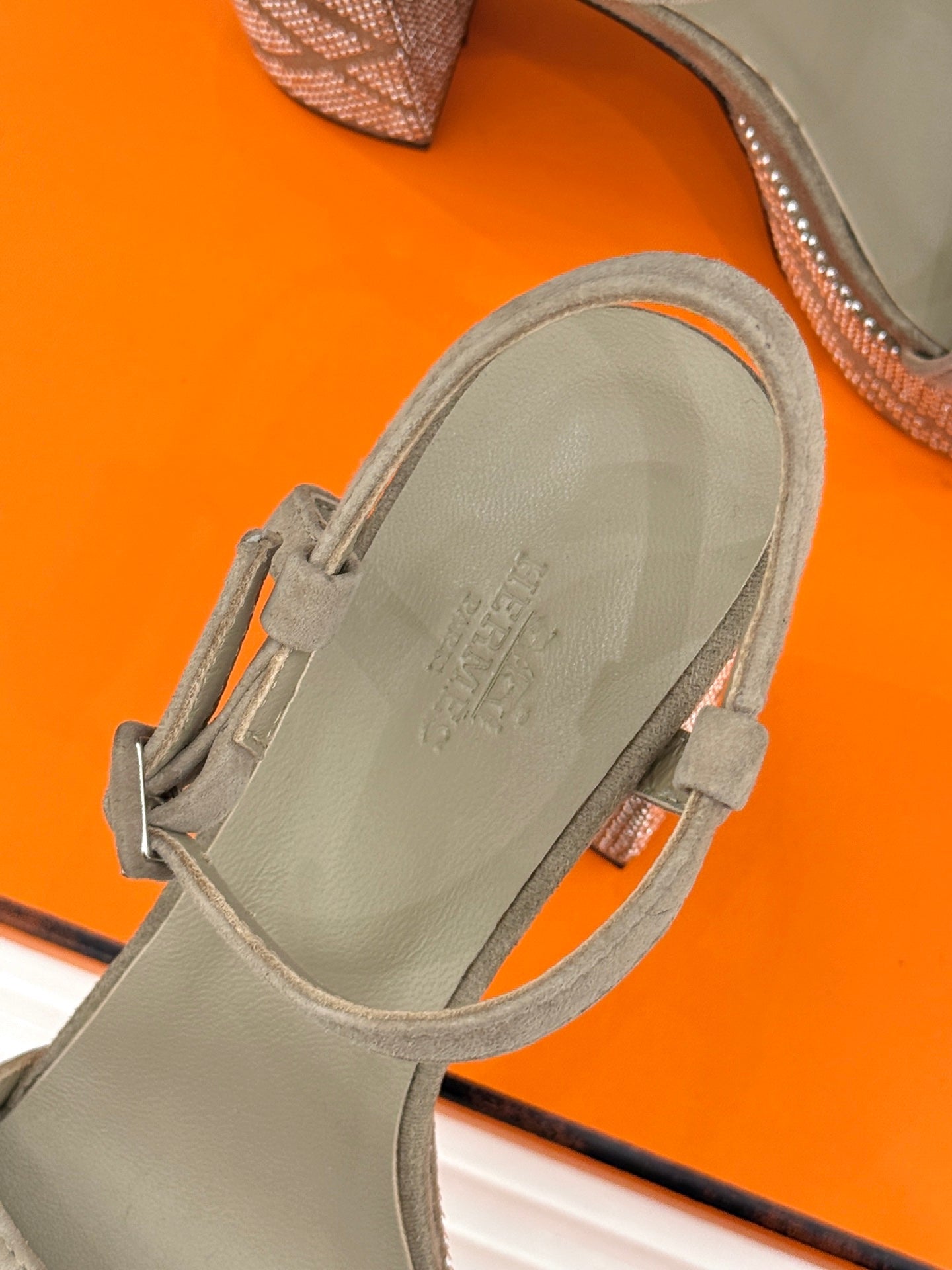 HM 26s Lightning Sandal 7cm Khahi Suede Sheepskin 675697