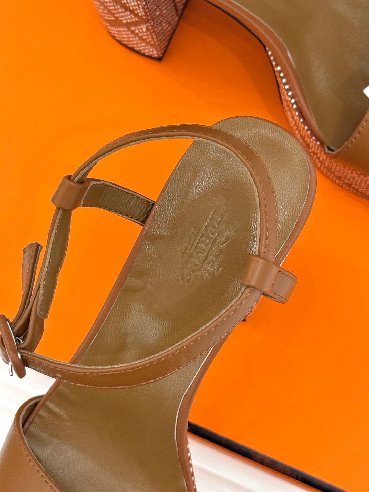 HM 26s Lightning Sandal 7cm Tan Brown Sheepskin 675701