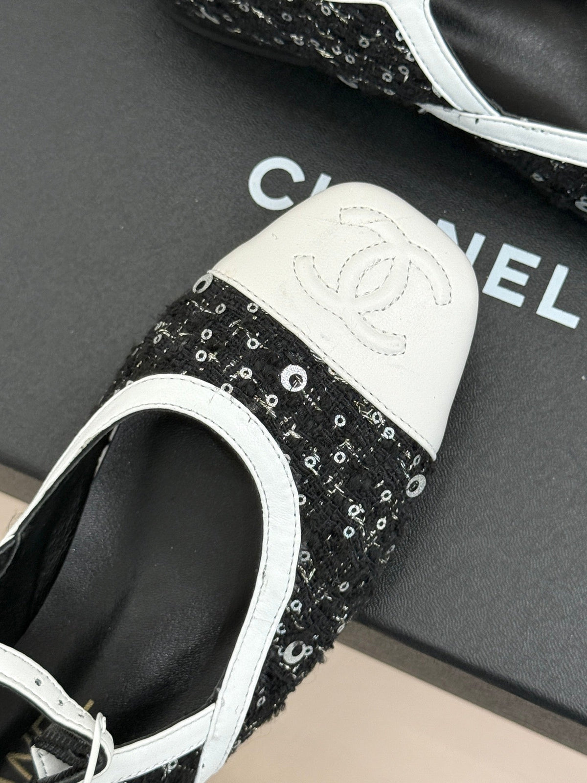 CC 26s Square-Toe Mary Jane Shoes Black White Tweed Leather 920425