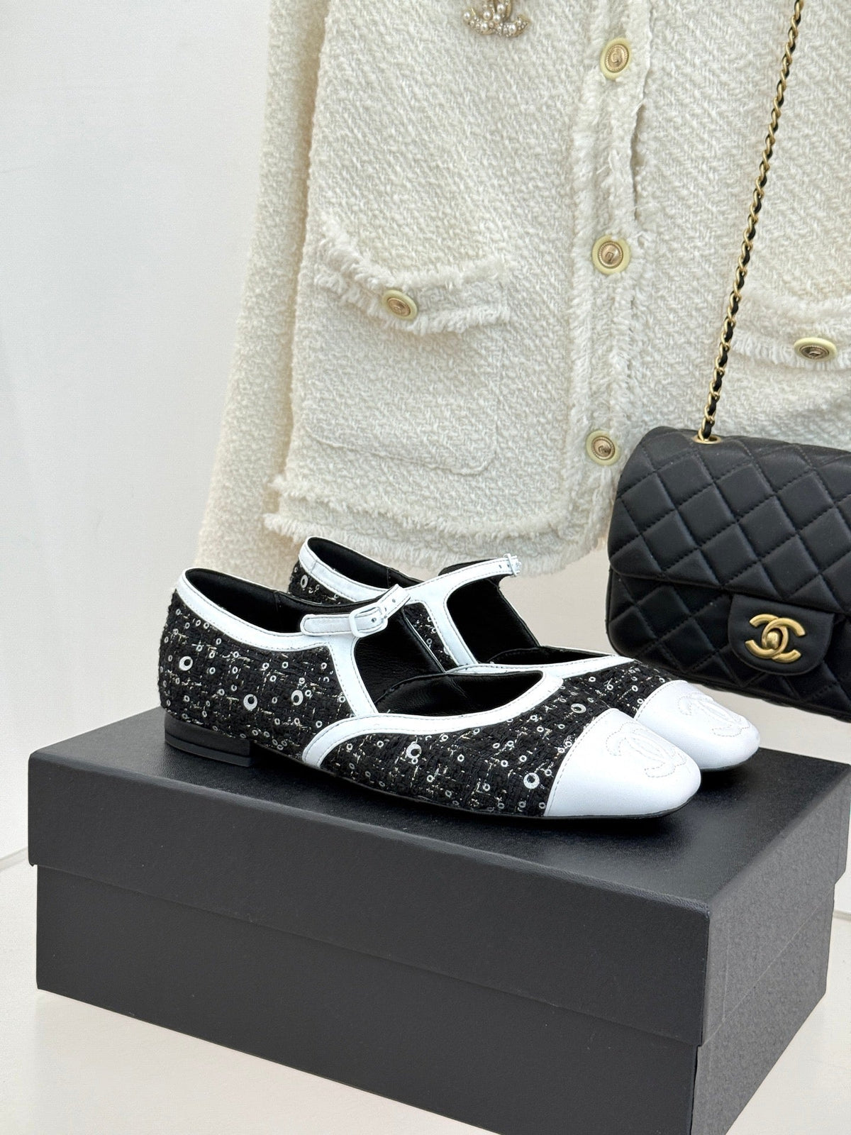 CC 26s Square-Toe Mary Jane Shoes Black White Tweed Leather 920425