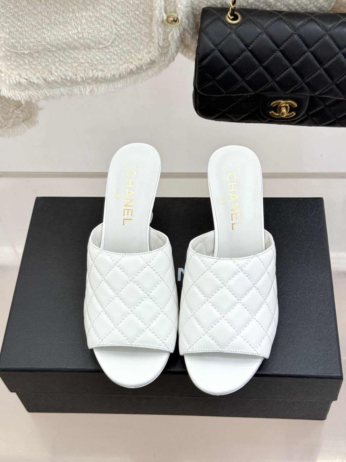 CC 26s High-Heeled Sandals White Diamond-Patterned Leather 920300