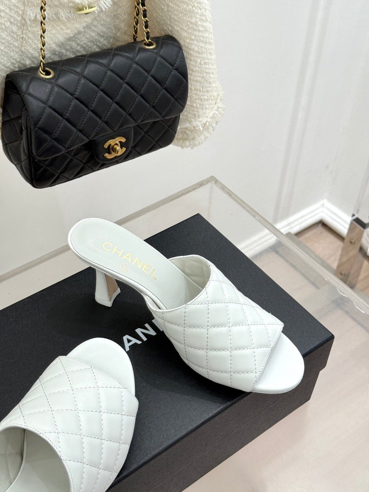 CC 26s High-Heeled Sandals White Diamond-Patterned Leather 920300