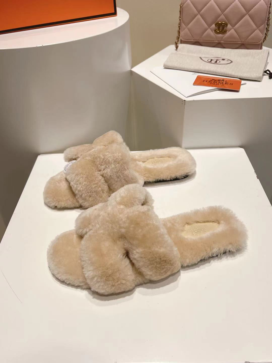 HM Oran Sandal Beige Sheep Fur 406993
