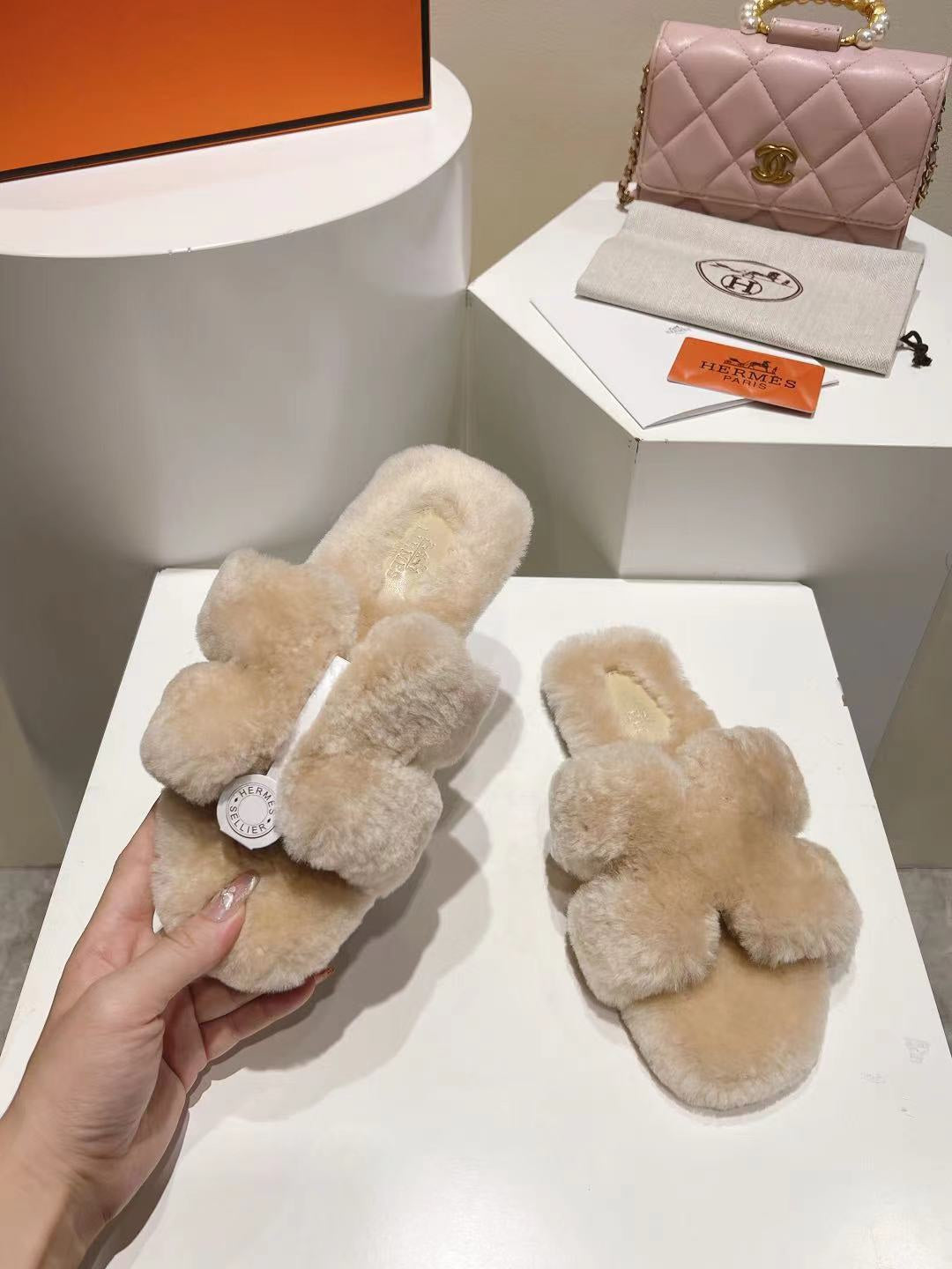 HM Oran Sandal Beige Sheep Fur 406993