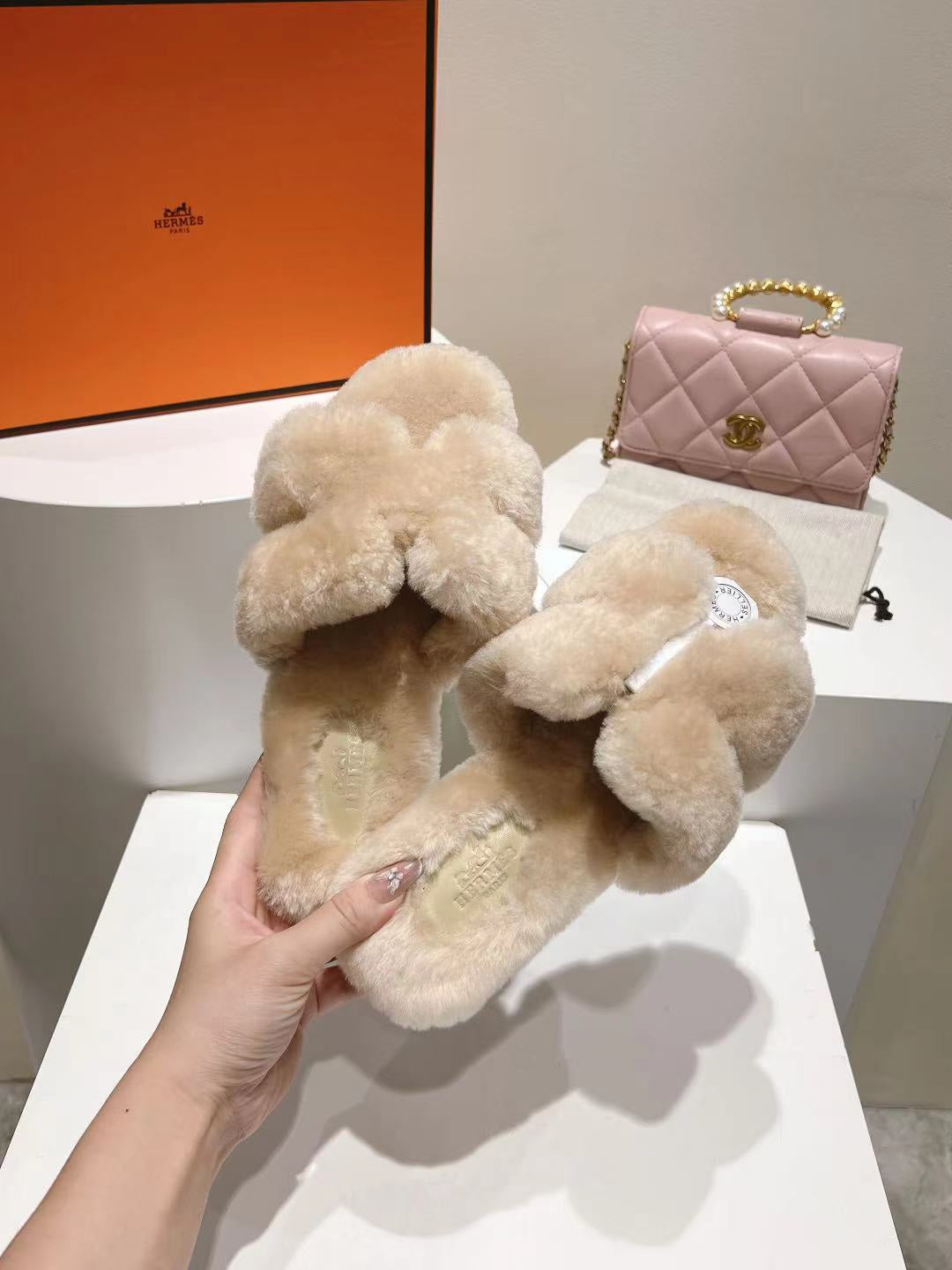 HM Oran Sandal Beige Sheep Fur 406993