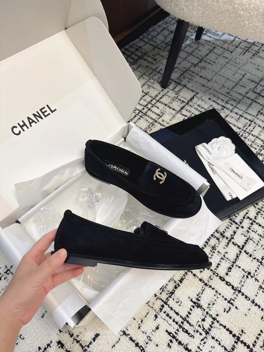 CC 26S Turnlock Loafers 1.5cm Black Suede Shearling 118142