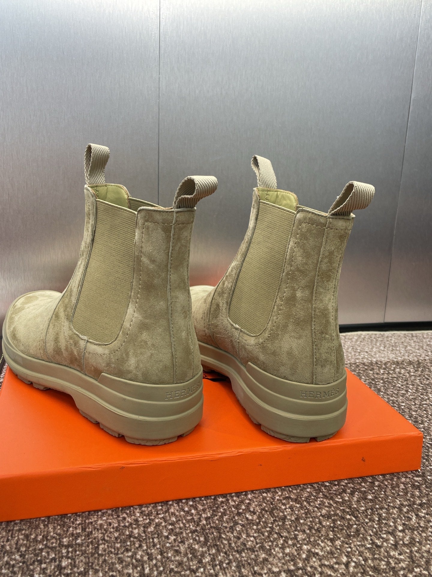 HM 25 Chelsea Ankle Boots Taupe Suede 508487