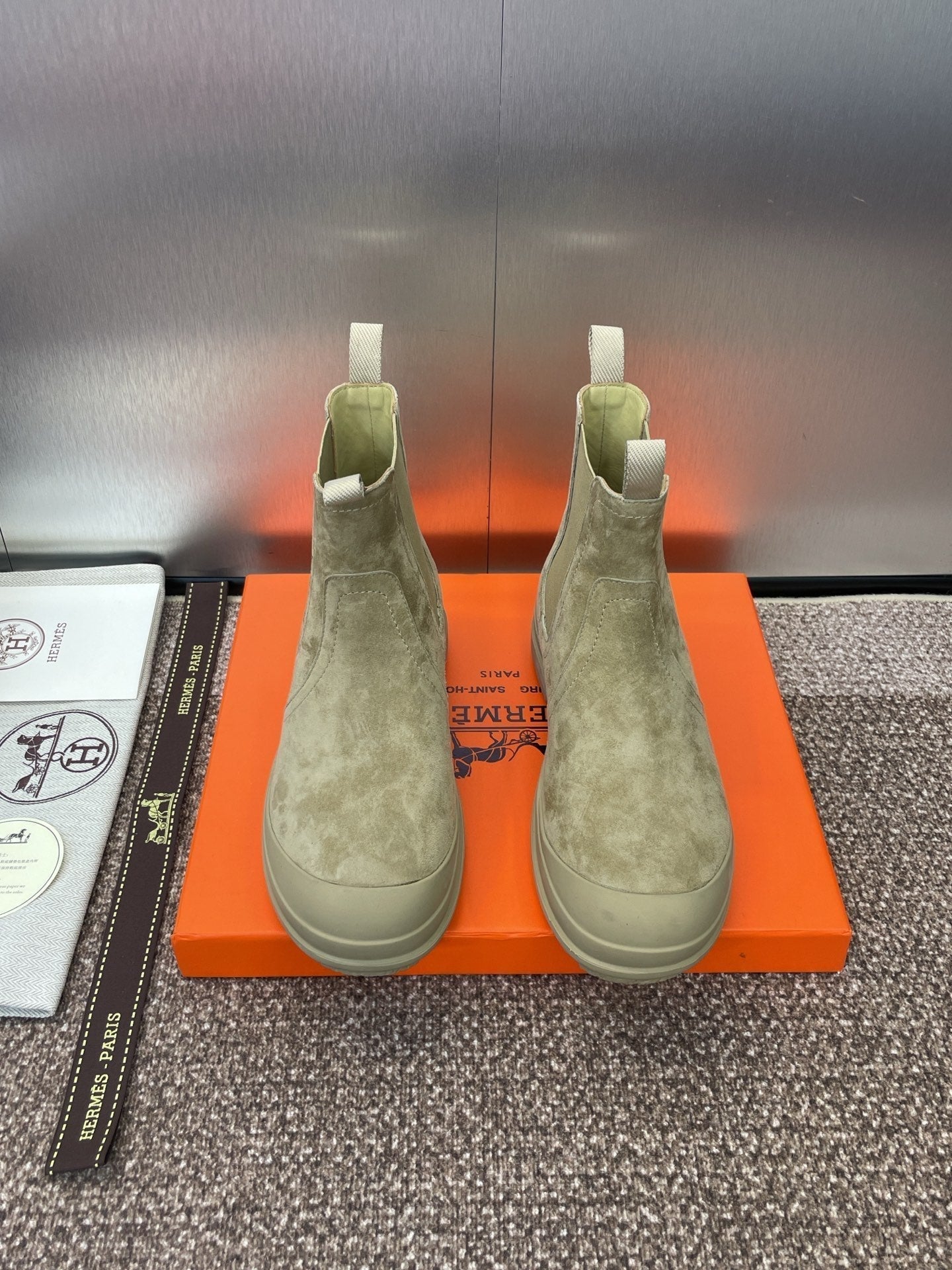 HM 25 Chelsea Ankle Boots Taupe Suede 508487