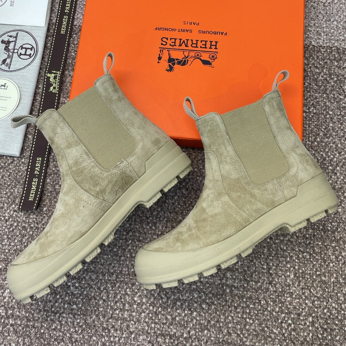 HM 25 Chelsea Ankle Boots Taupe Suede 508487
