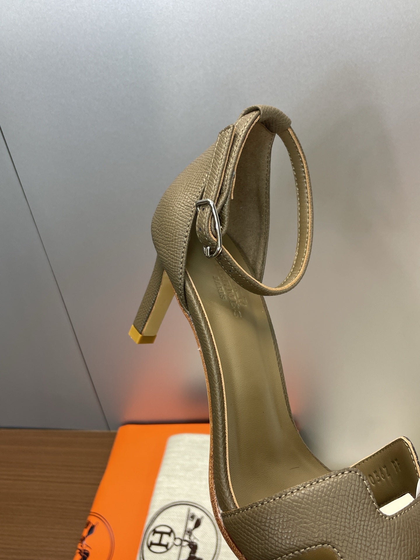 HM 26ss High Heel Sandals 70 Olive Green Cowhide 607123
