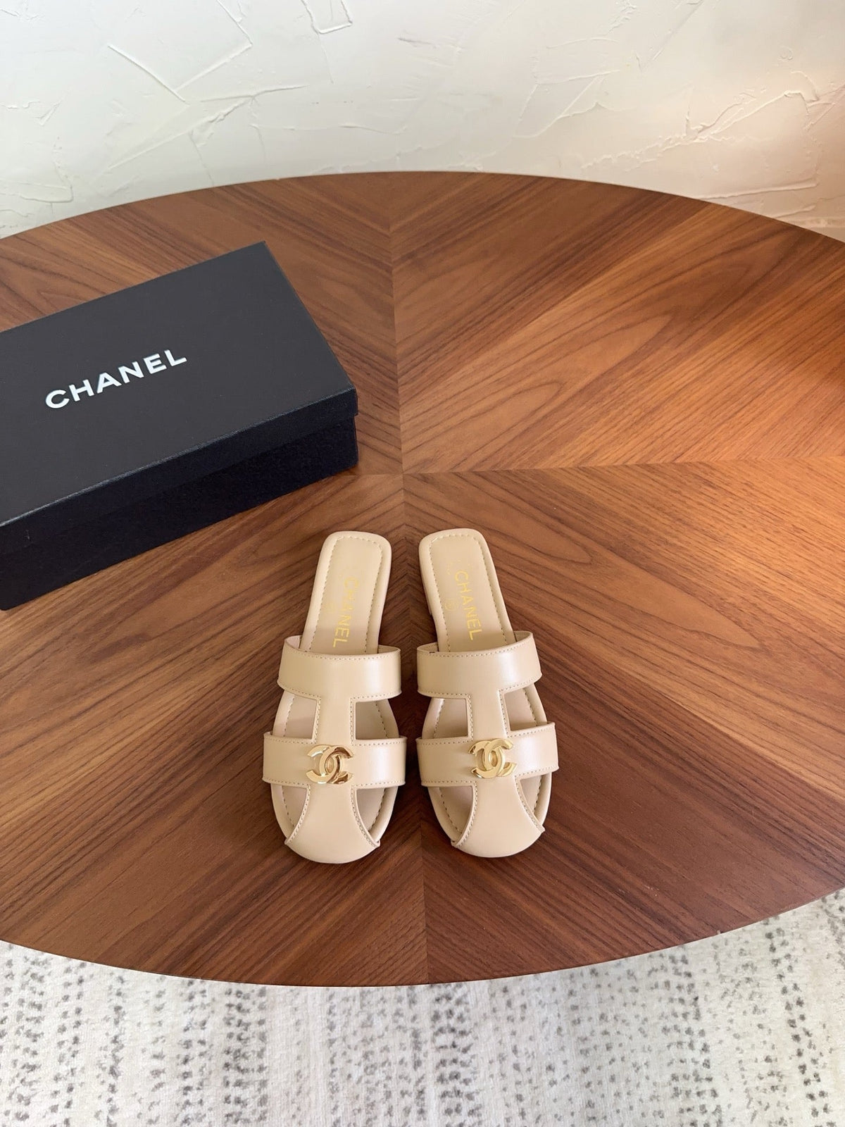 CC 26s Slipper Beige Lambskin 827259