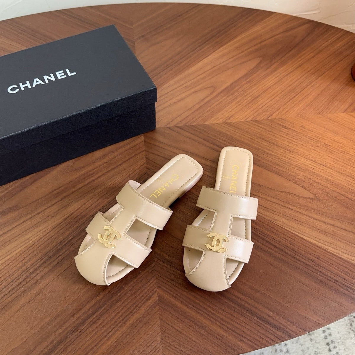 CC 26s Slipper Beige Lambskin 827259