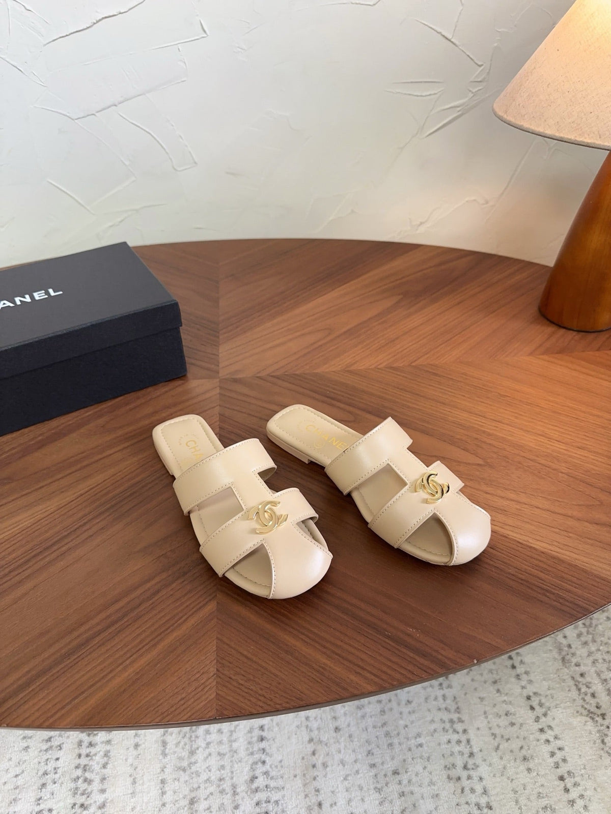 CC 26s Slipper Beige Lambskin 827259