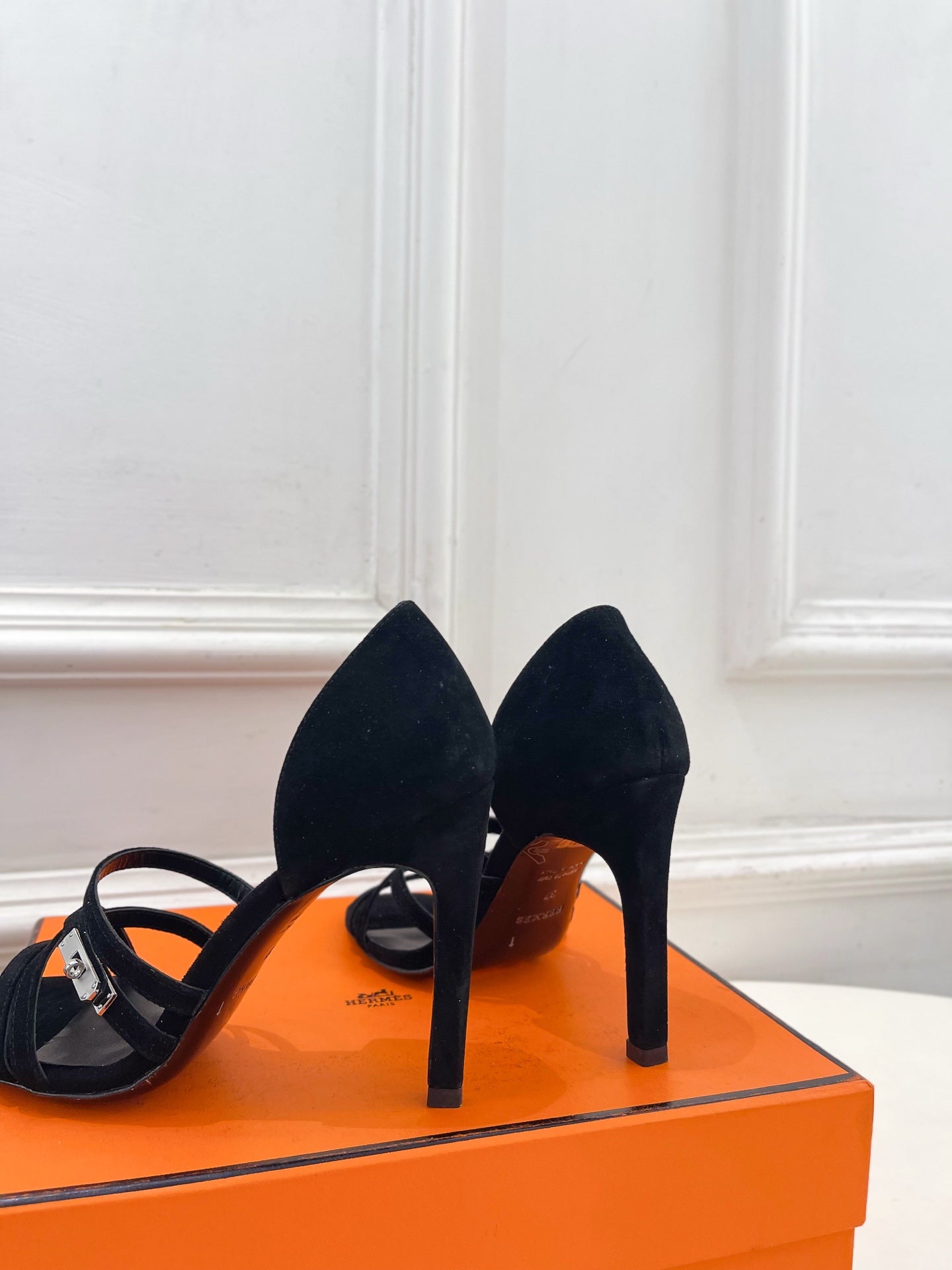 HM Lipstick 105 Sandals Black Suede 536142