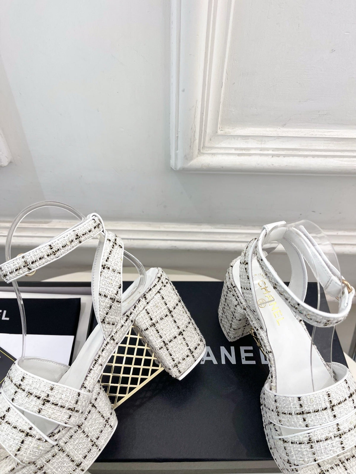 CC 26s HighHeeled Platform Sandals 85 White Black Tweed 631864