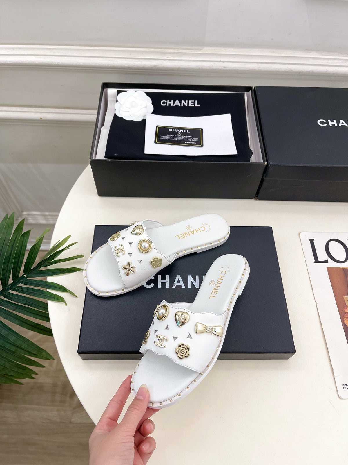 Chanel 26s Flat Sandals White Lambskin Charm-Decorated