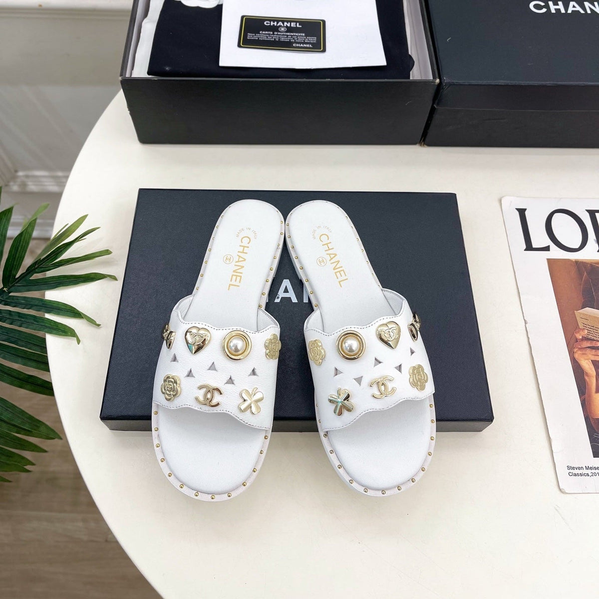 Chanel 26s Flat Sandals White Lambskin Charm-Decorated