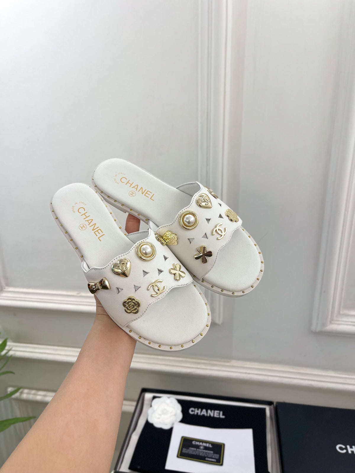 Chanel 26s Flat Sandals White Lambskin Charm-Decorated