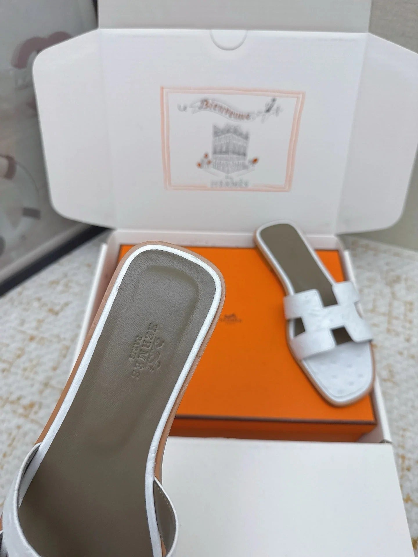 HM 26ss Oran Sandals Milk White Taupe Ostrich Leather 625087