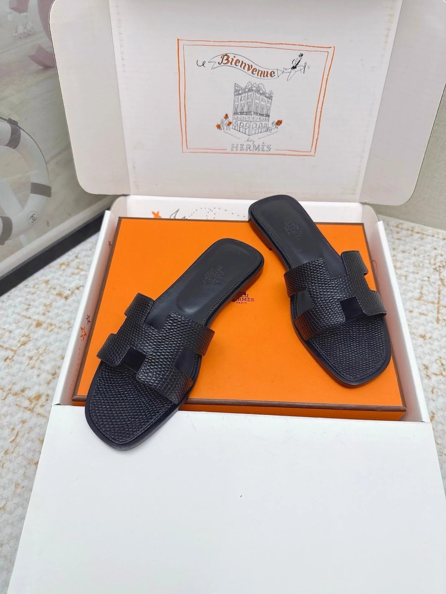 HM 26ss Oran Sandals Black Cowhide 625038