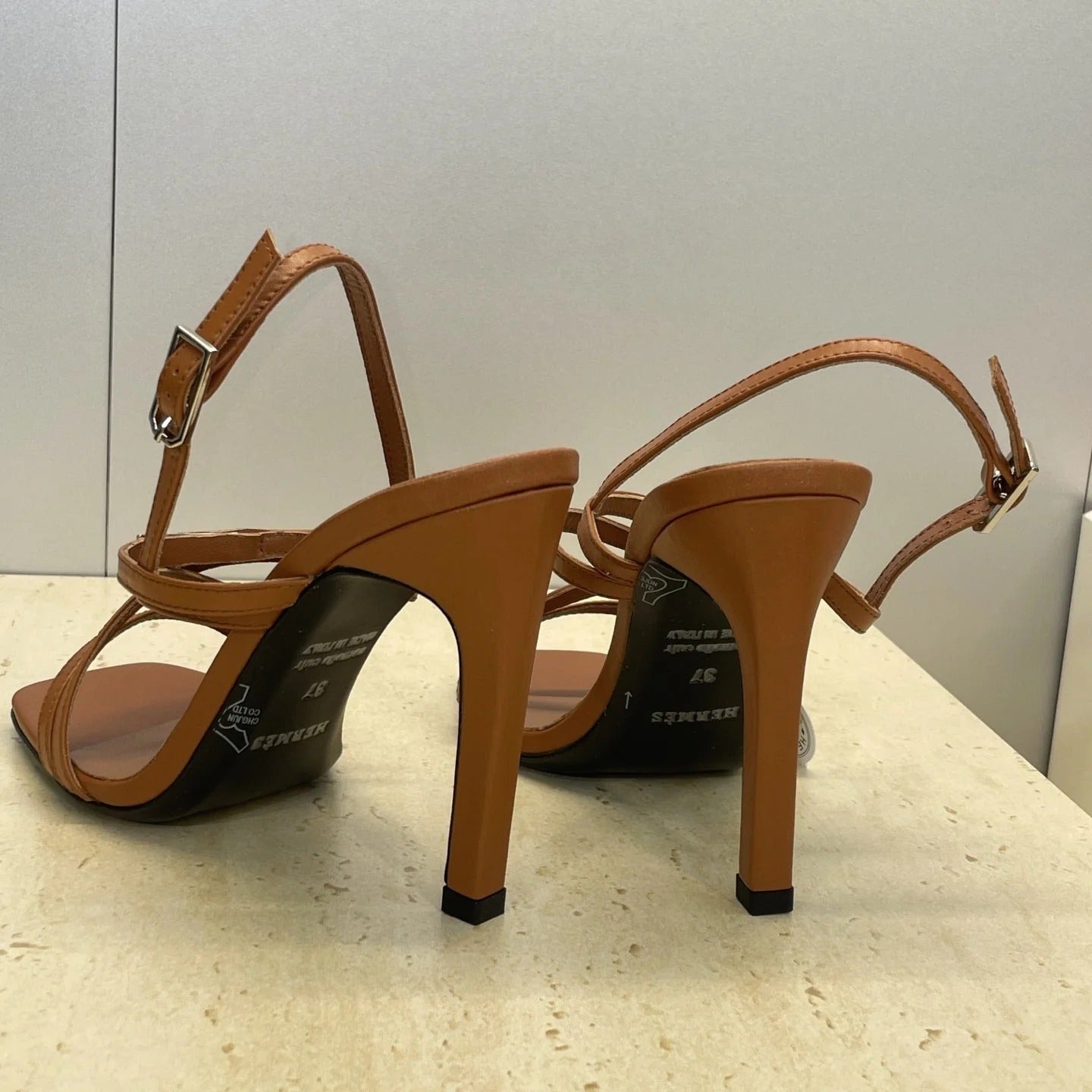 HM 26ss Kelly Sliver Buckle Sandals 95 Brown Calfskin 607166