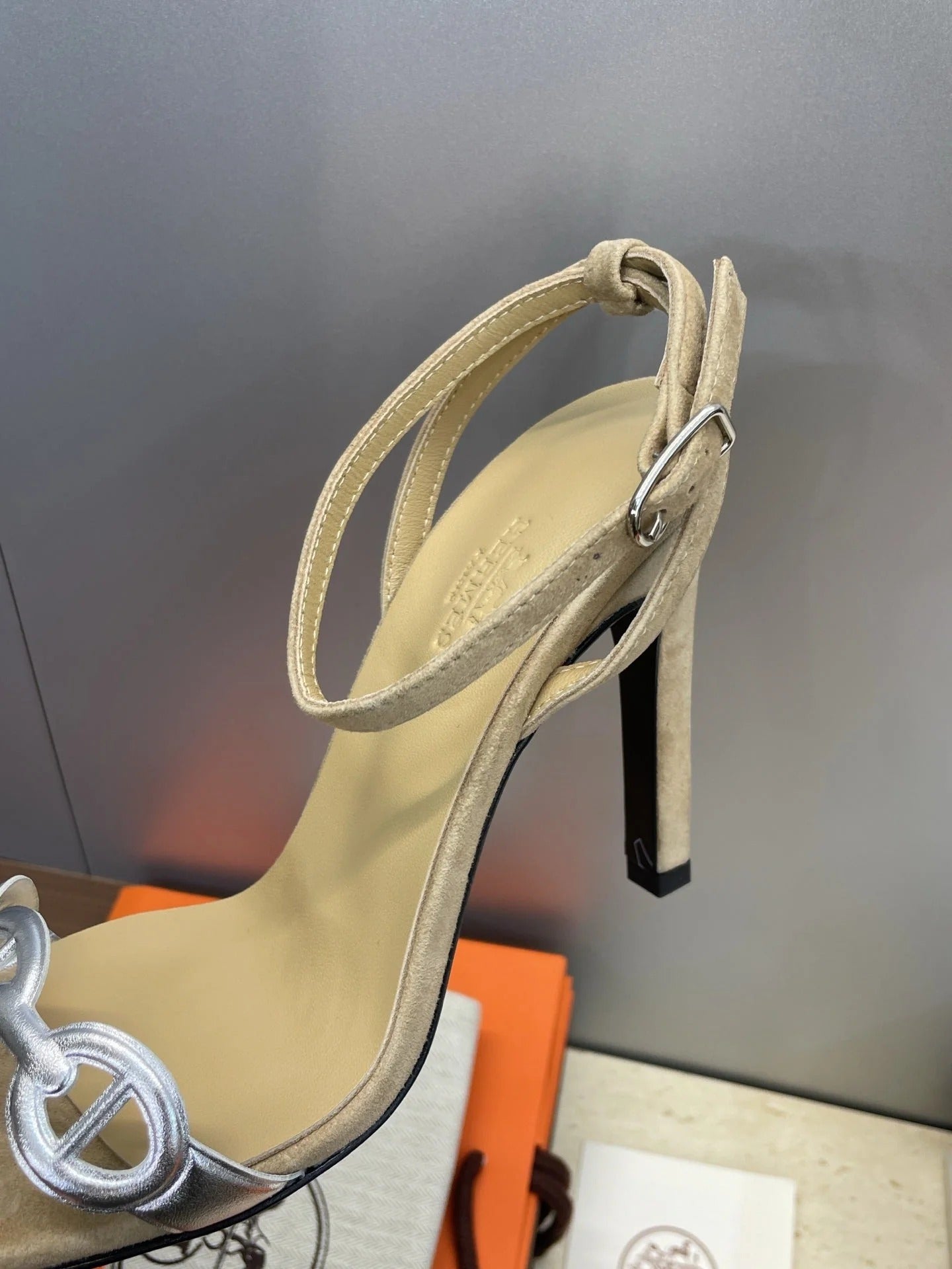 HM 26ss Pig-Nose Sandals 105 Beige Suede Leather 607081