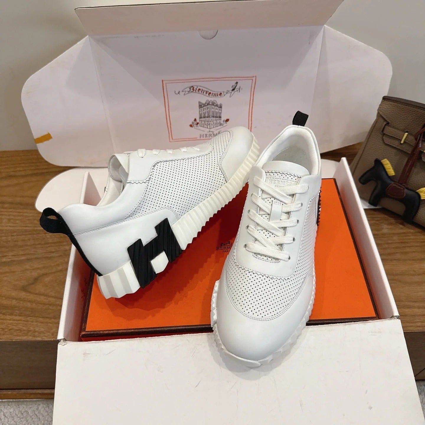 HM 26ss Sneakers White Leather 638575
